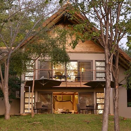 Victoria Falls Safari Suites Екстериор снимка