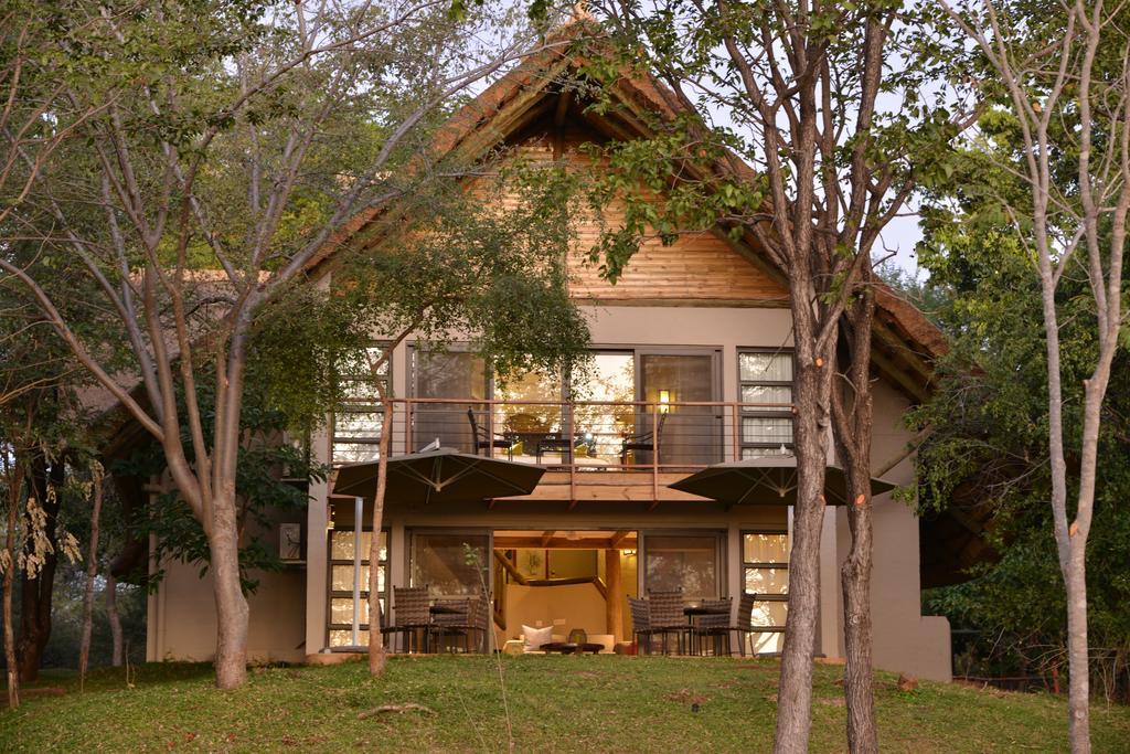 Victoria Falls Safari Suites Екстериор снимка