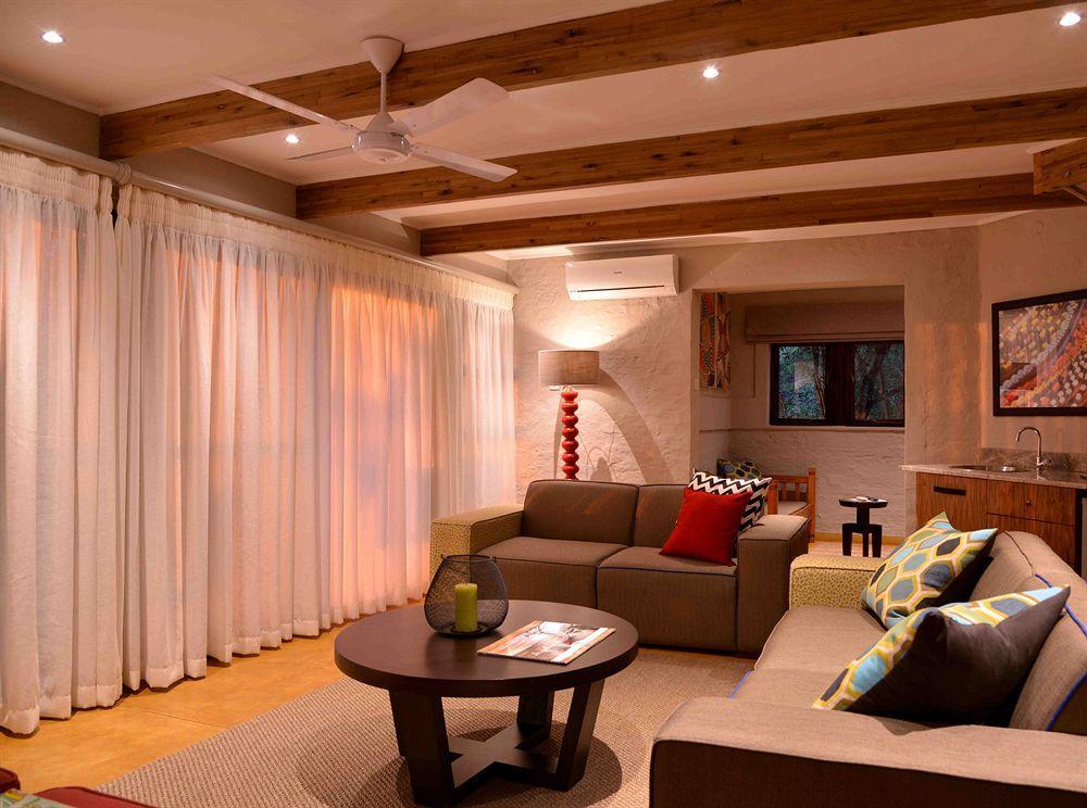 Victoria Falls Safari Suites Екстериор снимка