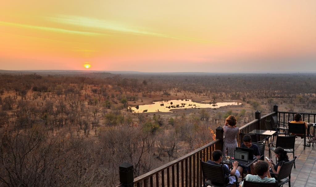 Victoria Falls Safari Suites Екстериор снимка