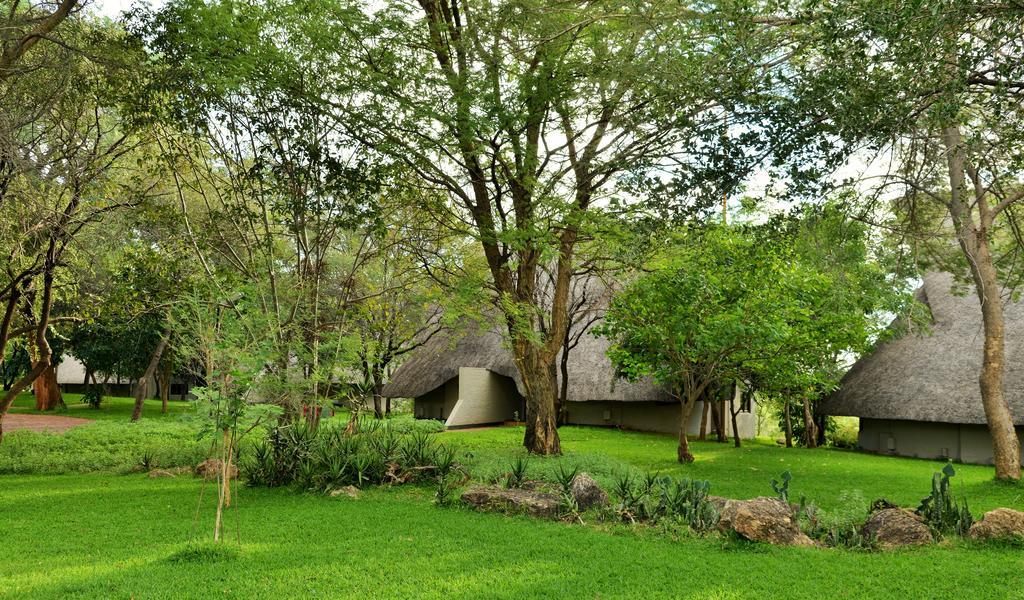 Victoria Falls Safari Suites Екстериор снимка