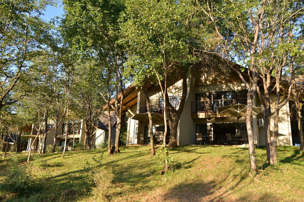 Victoria Falls Safari Suites Екстериор снимка