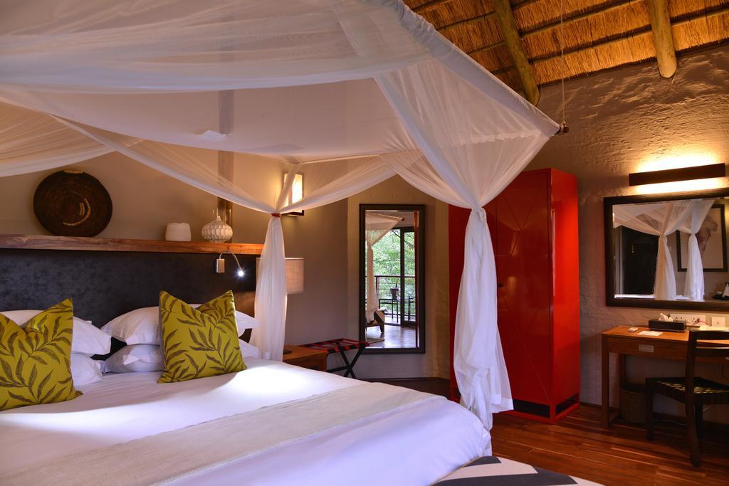 Victoria Falls Safari Suites Екстериор снимка