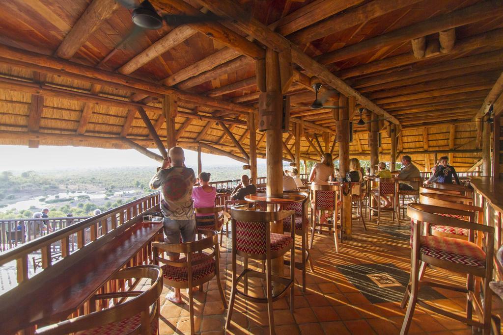 Victoria Falls Safari Suites Екстериор снимка