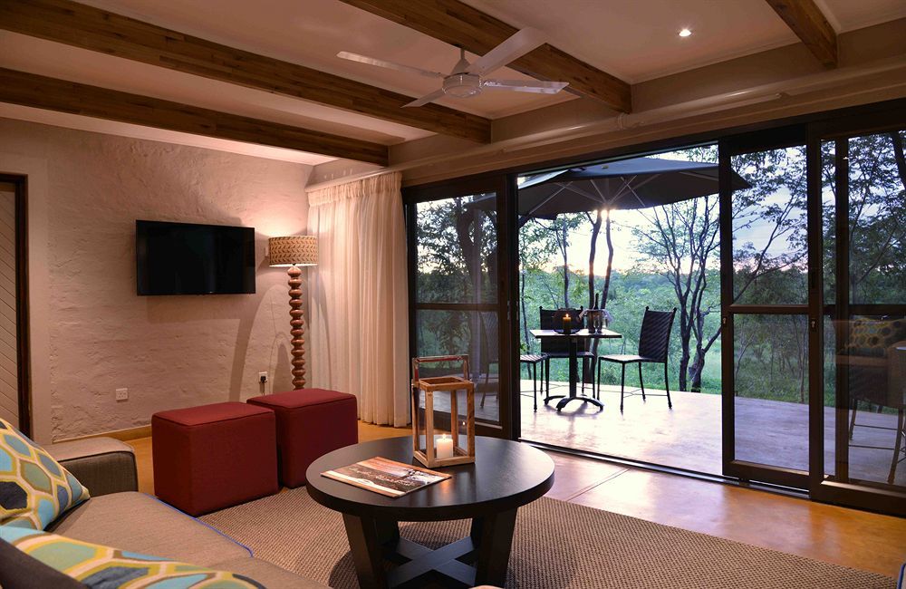 Victoria Falls Safari Suites Екстериор снимка