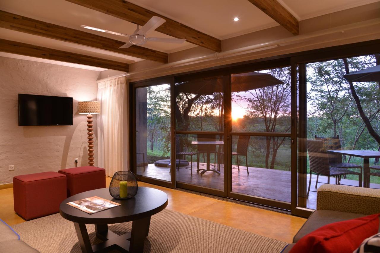 Victoria Falls Safari Suites Стая снимка