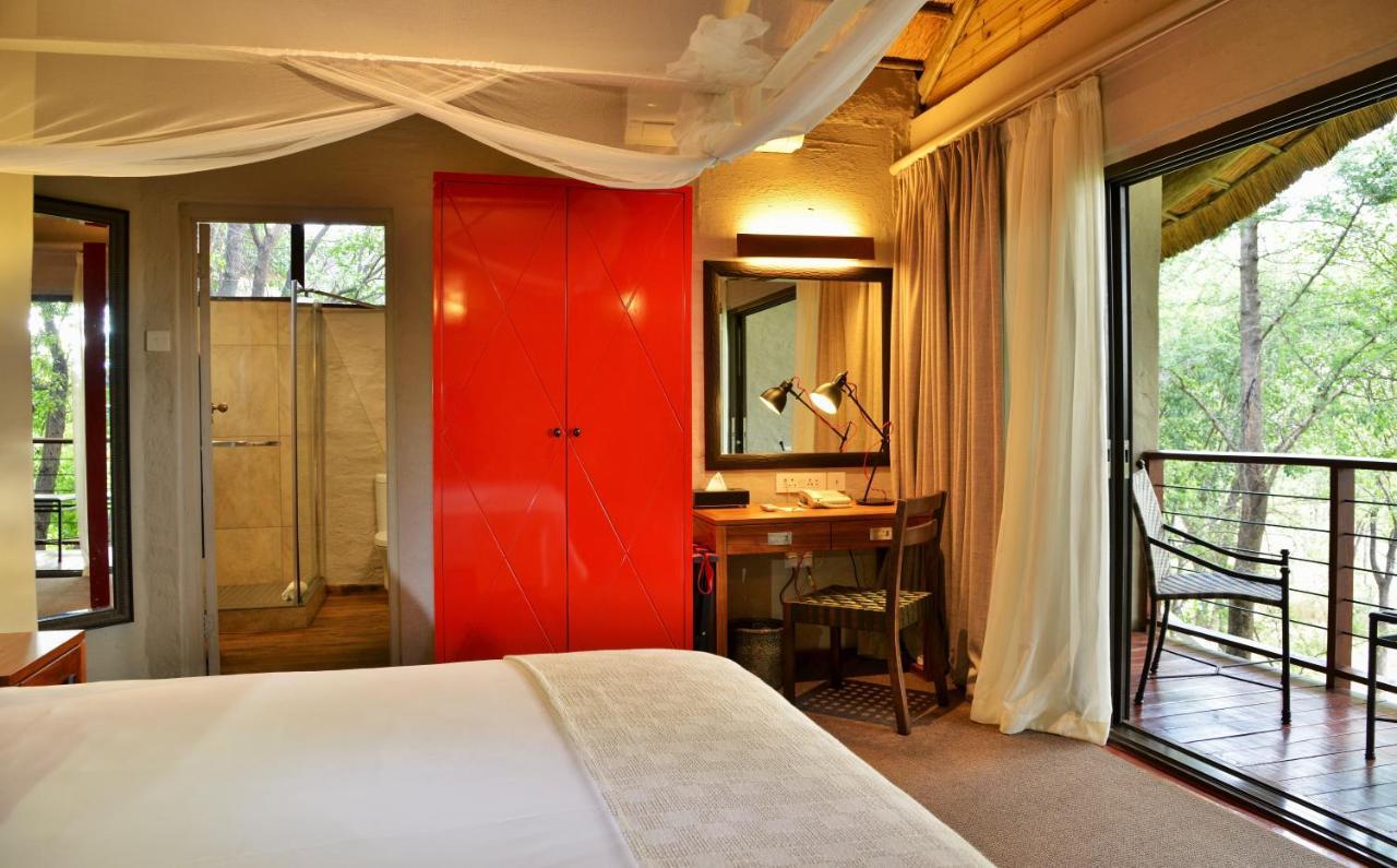 Victoria Falls Safari Suites Стая снимка