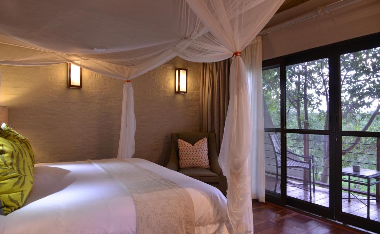 Victoria Falls Safari Suites Стая снимка